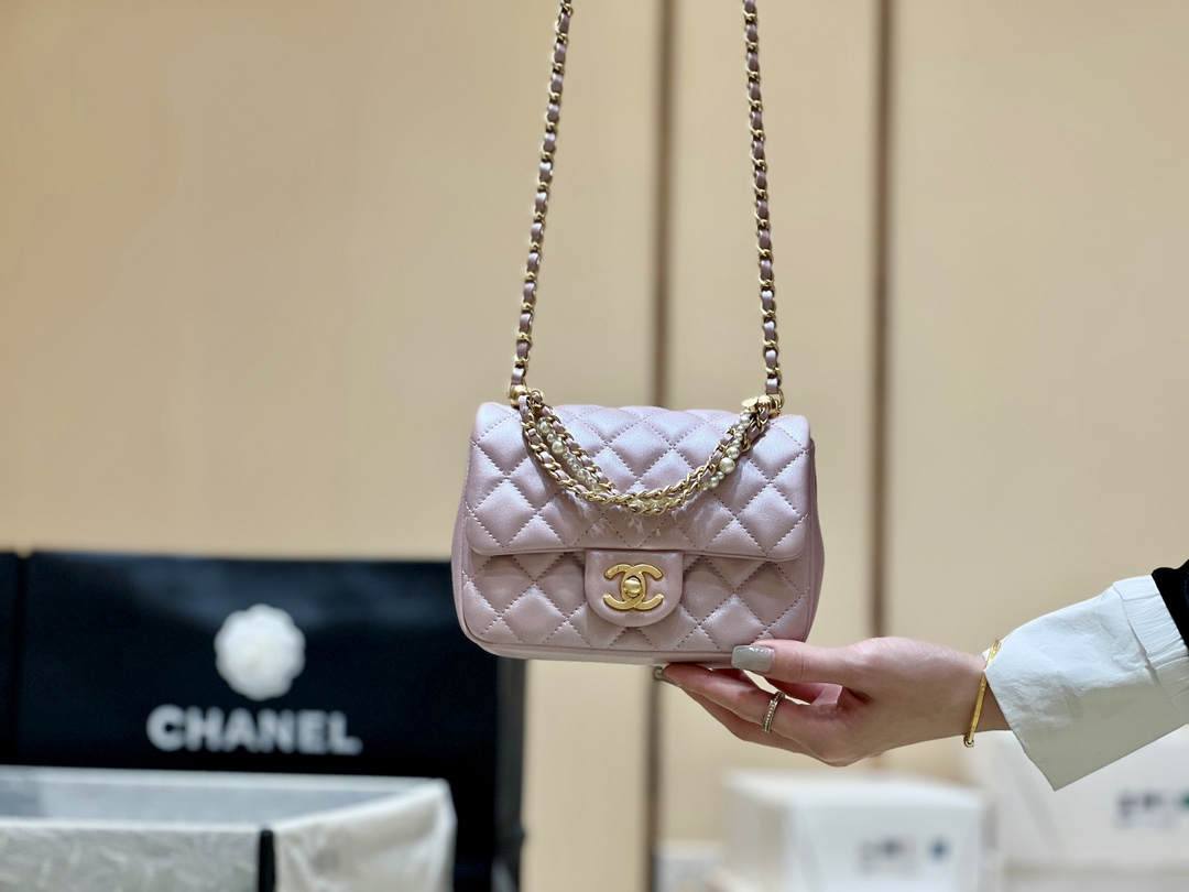 Exploring Ellebag’s Top-Grade Replica of the Chanel Mini Flap Bag with Pearl Chain: A 17cm Shiny Pink Lambskin Delight(2025 Mar Updated)-ຄຸນະພາບທີ່ດີທີ່ສຸດ Fake Louis Vuitton Bag Online Store, Replica designer bag ru