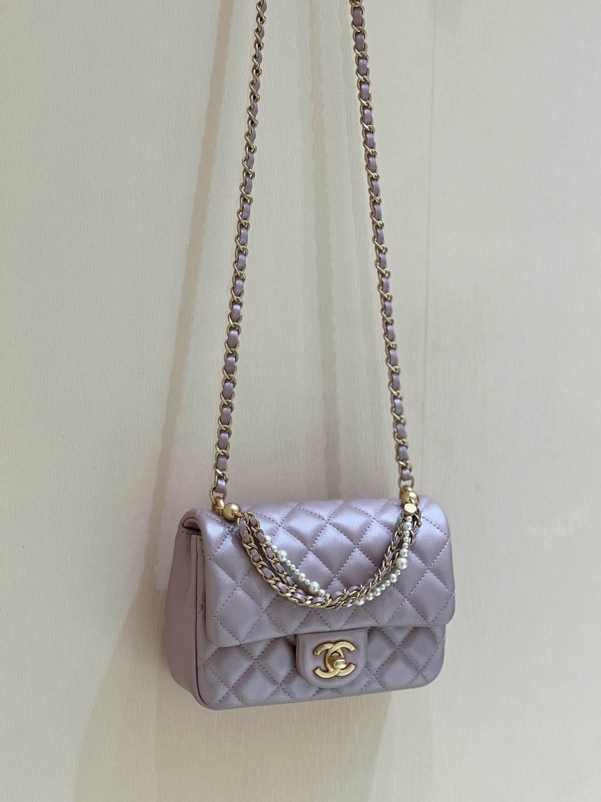 Exploring Ellebag’s Top-Grade Replica of the Chanel Mini Flap Bag with Pearl Chain: A 17cm Shiny Pink Lambskin Delight(2025 Mar Updated)-ຄຸນະພາບທີ່ດີທີ່ສຸດ Fake Louis Vuitton Bag Online Store, Replica designer bag ru