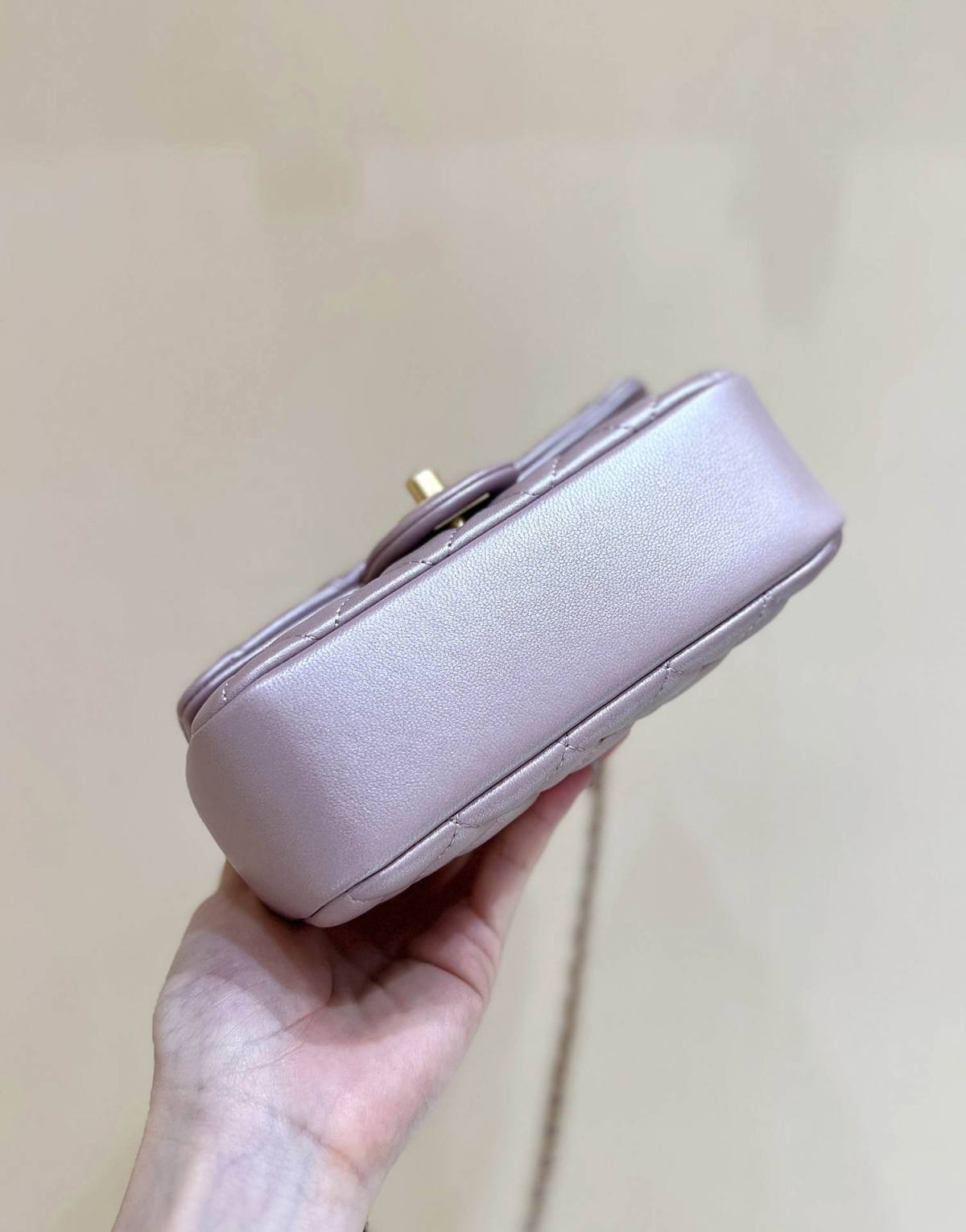 Exploring Ellebag’s Top-Grade Replica of the Chanel Mini Flap Bag with Pearl Chain: A 17cm Shiny Pink Lambskin Delight(2025 Mar Updated)-ຄຸນະພາບທີ່ດີທີ່ສຸດ Fake Louis Vuitton Bag Online Store, Replica designer bag ru