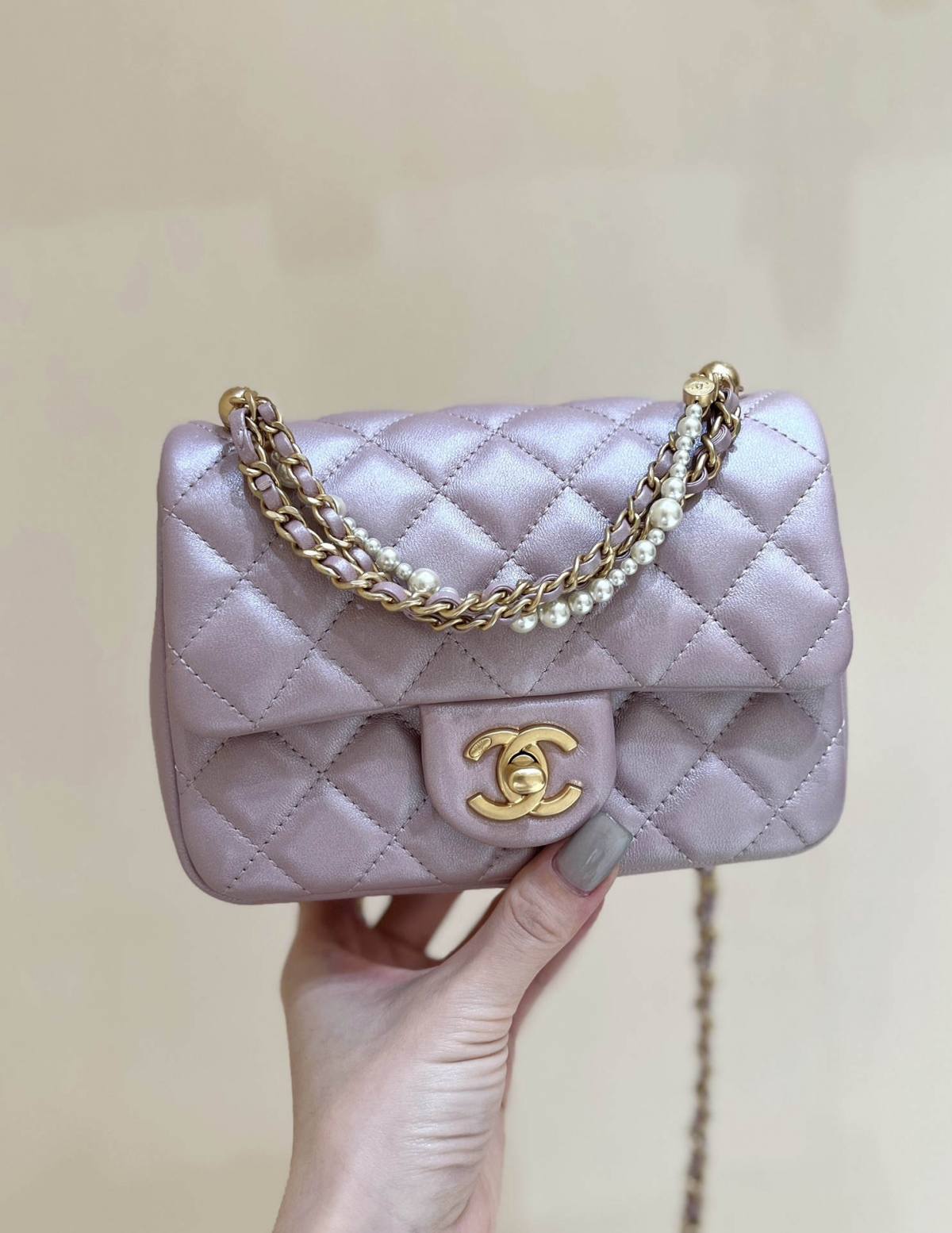 Exploring Ellebag’s Top-Grade Replica of the Chanel Mini Flap Bag with Pearl Chain: A 17cm Shiny Pink Lambskin Delight(2025 Mar Updated)-ຄຸນະພາບທີ່ດີທີ່ສຸດ Fake Louis Vuitton Bag Online Store, Replica designer bag ru