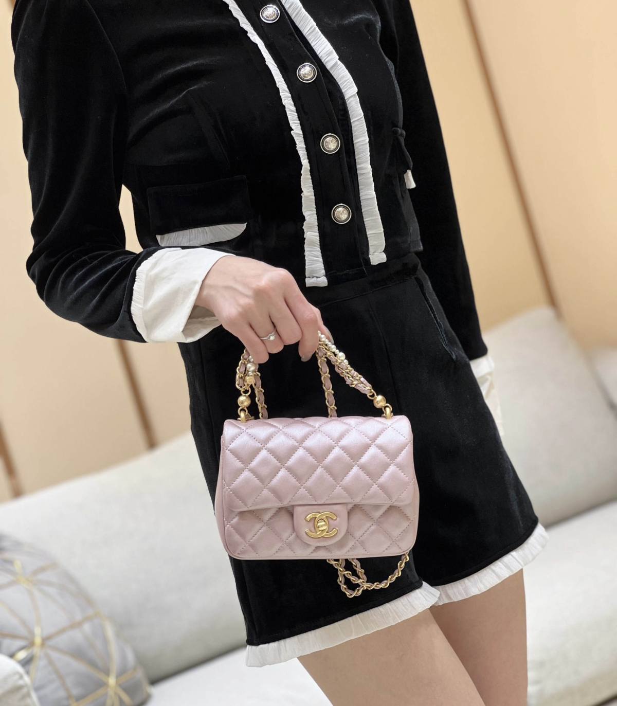 Exploring Ellebag’s Top-Grade Replica of the Chanel Mini Flap Bag with Pearl Chain: A 17cm Shiny Pink Lambskin Delight(2025 Mar Updated)-ຄຸນະພາບທີ່ດີທີ່ສຸດ Fake Louis Vuitton Bag Online Store, Replica designer bag ru