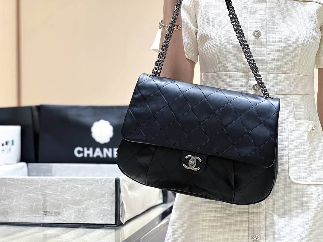 Exploring Ellebag’s Top-Grade Replica of the Chanel Vintage Shoulder Bag: A 34cm Black Classic with Gunmetal Hardware(2025 Mar Updated)-Best Quality Fake Louis Vuitton Bag Online Store, Replica designer bag ru