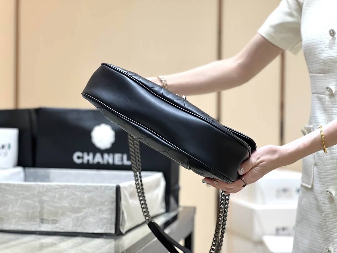 Exploring Ellebag’s Top-Grade Replica of the Chanel Vintage Shoulder Bag: A 34cm Black Classic with Gunmetal Hardware(2025 Mar Updated)-Best Quality Fake Louis Vuitton Bag Online Store, Replica designer bag ru