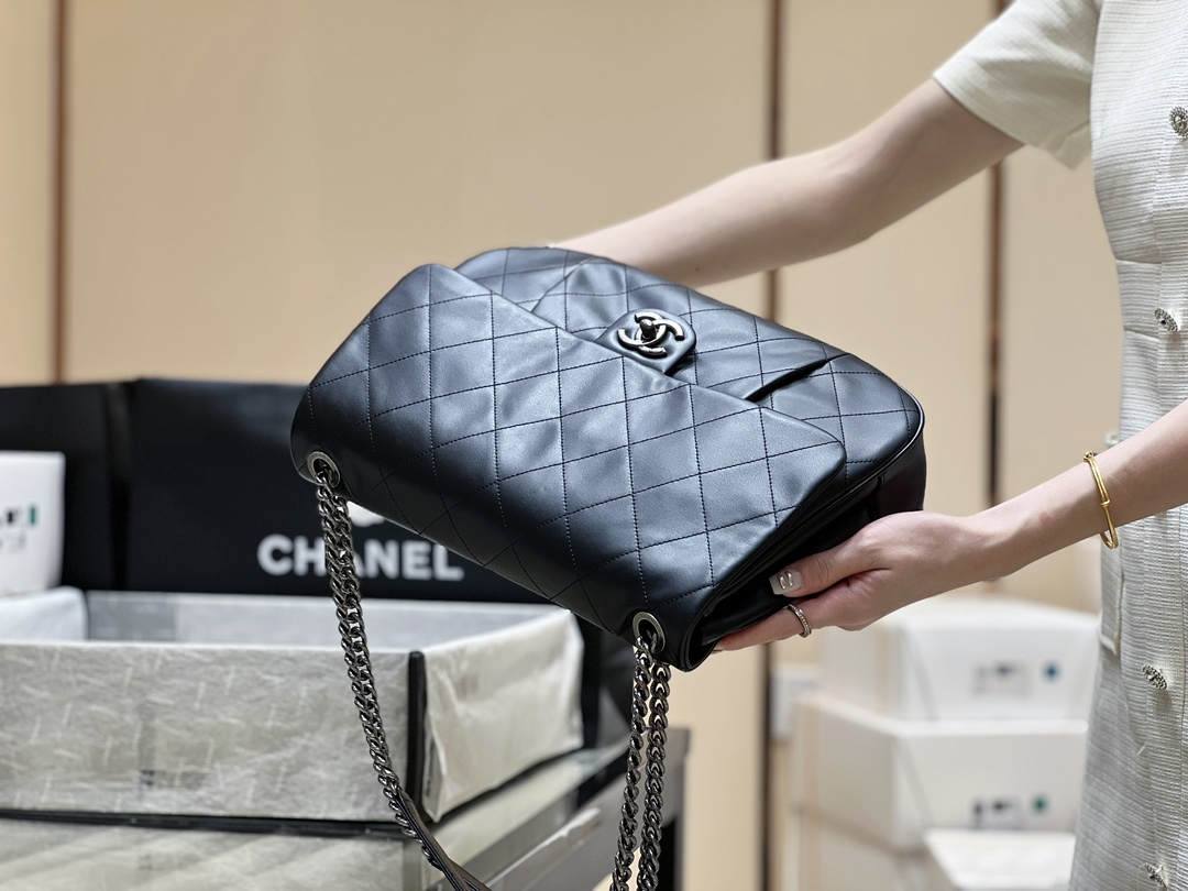 Exploring Ellebag’s Top-Grade Replica of the Chanel Vintage Shoulder Bag: A 34cm Black Classic with Gunmetal Hardware(2025 Mar Updated)-Best Quality Fake Louis Vuitton Bag Online Store, Replica designer bag ru