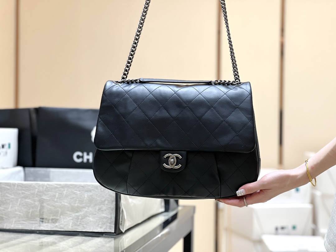 Exploring Ellebag’s Top-Grade Replica of the Chanel Vintage Shoulder Bag: A 34cm Black Classic with Gunmetal Hardware(2025 Mar Updated)-Best Quality Fake Louis Vuitton Bag Online Store, Replica designer bag ru