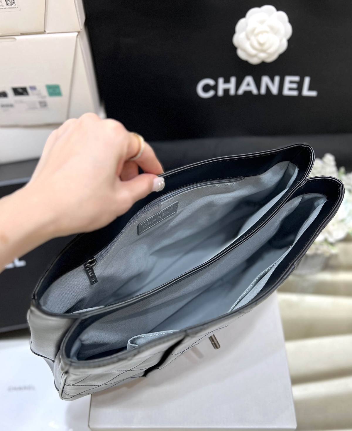 Exploring Ellebag’s Top-Grade Replica of the Chanel Vintage Shoulder Bag: A 34cm Black Classic with Gunmetal Hardware(2025 Mar Updated)-Best Quality Fake Louis Vuitton Bag Online Store, Replica designer bag ru