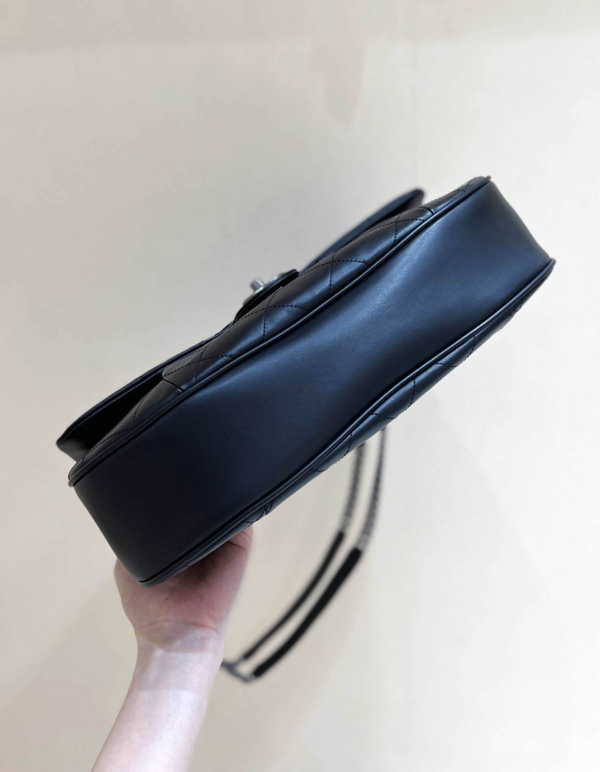 Exploring Ellebag’s Top-Grade Replica of the Chanel Vintage Shoulder Bag: A 34cm Black Classic with Gunmetal Hardware(2025 Mar Updated)-Best Quality Fake Louis Vuitton Bag Online Store, Replica designer bag ru