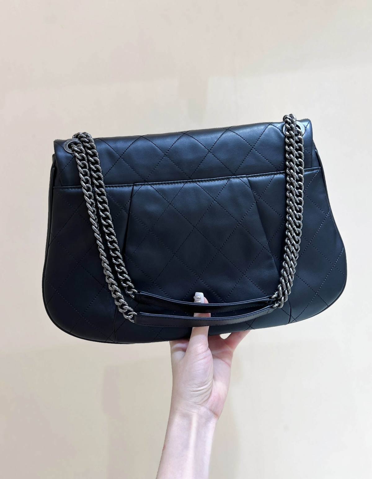 Exploring Ellebag’s Top-Grade Replica of the Chanel Vintage Shoulder Bag: A 34cm Black Classic with Gunmetal Hardware(2025 Mar Updated)-Best Quality Fake Louis Vuitton Bag Online Store, Replica designer bag ru