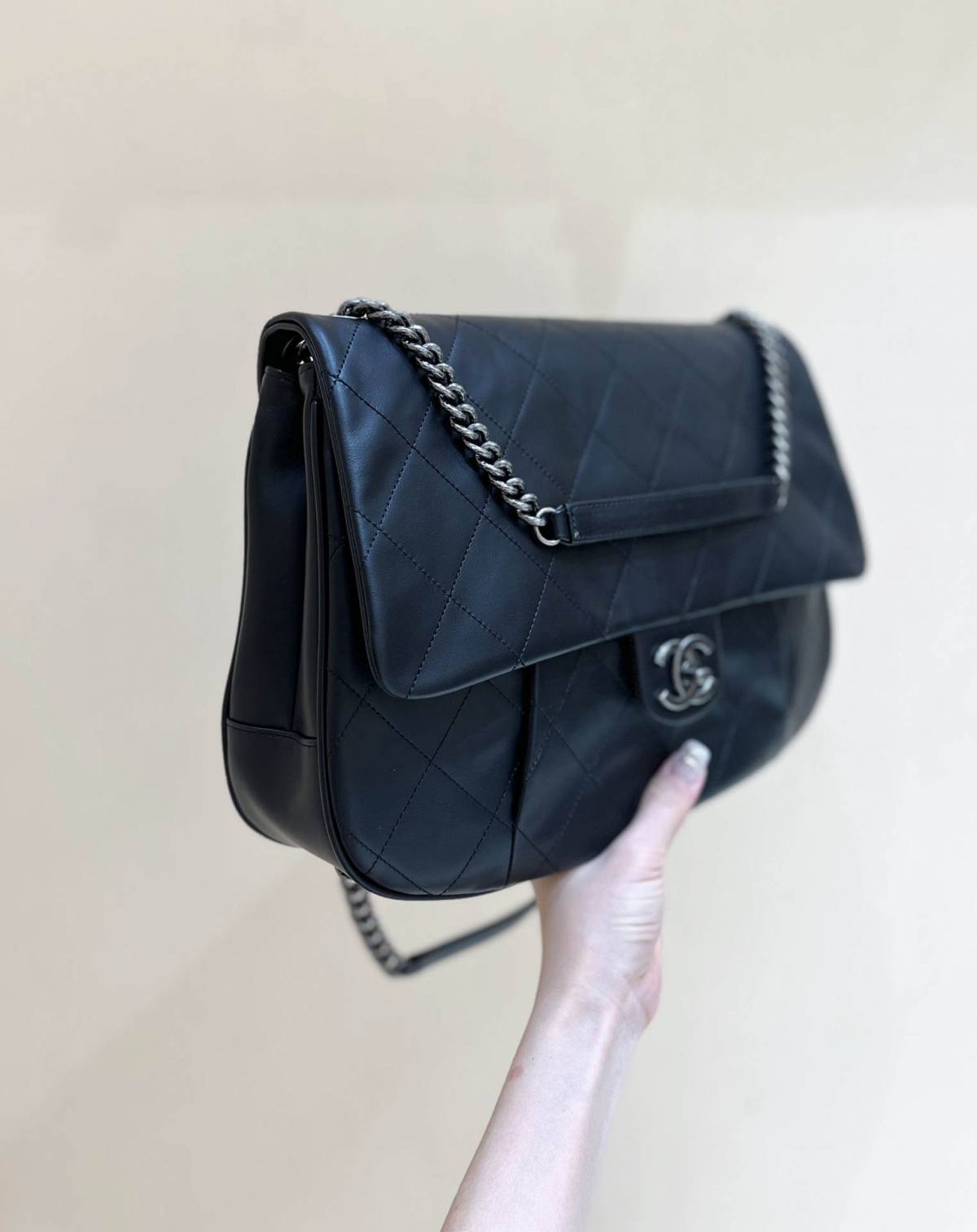 Exploring Ellebag’s Top-Grade Replica of the Chanel Vintage Shoulder Bag: A 34cm Black Classic with Gunmetal Hardware(2025 Mar Updated)-Best Quality Fake Louis Vuitton Bag Online Store, Replica designer bag ru