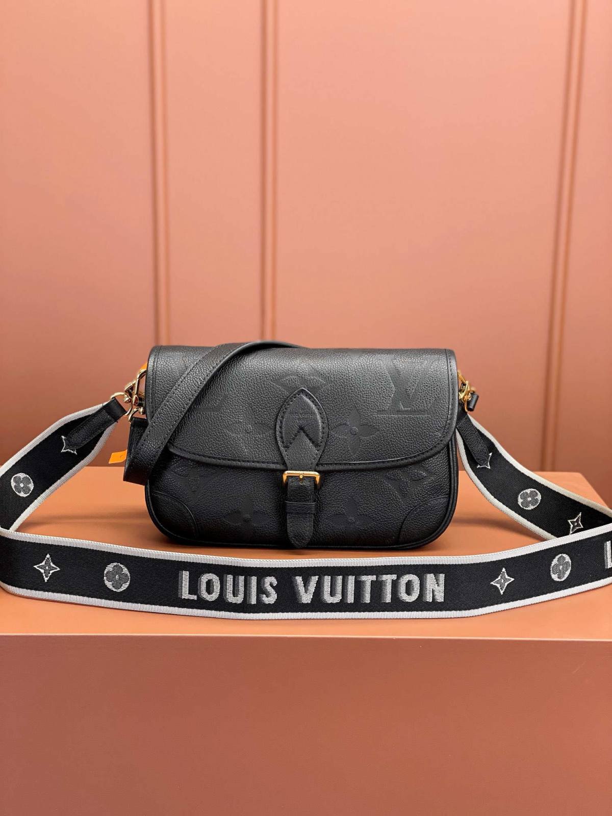 Ellebag’s 1:1 Replica of the Louis Vuitton DIANE Handbag M46386: A Craftsmanship Masterpiece(2025 Mar Updated)-Best Quality Fake Louis Vuitton Bag Online Store, Replica designer bag ru