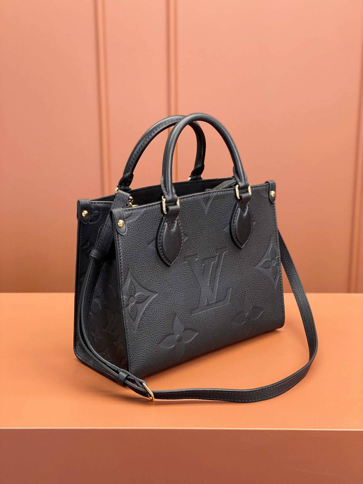 Ellebag’s 1:1 Replica of the Louis Vuitton M45653 ONTHEGO Mini Handbag: A Tribute to Unmatched Craftsmanship and Style(2025 Mar Updated)-Best Quality Fake Louis Vuitton Bag Online Store, Replica designer bag ru