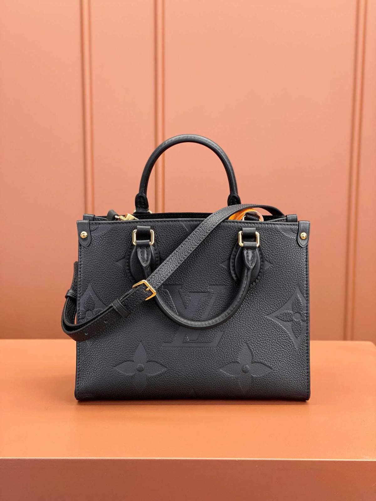 Ellebag’s 1:1 Replica of the Louis Vuitton M45653 ONTHEGO Mini Handbag: A Tribute to Unmatched Craftsmanship and Style(2025 Mar Updated)-Best Quality Fake Louis Vuitton Bag Online Store, Replica designer bag ru