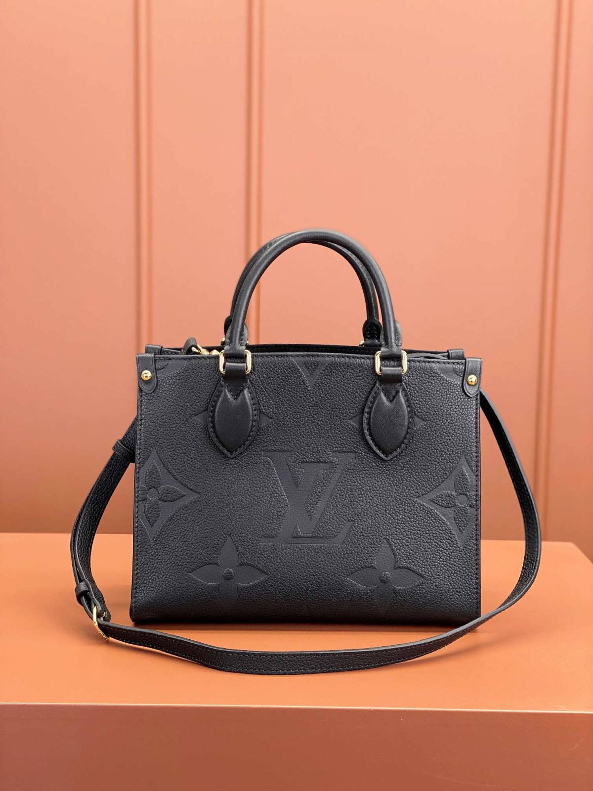 Ellebag’s 1:1 Replica of the Louis Vuitton M45653 ONTHEGO Mini Handbag: A Tribute to Unmatched Craftsmanship and Style(2025 Mar Updated)-最高品質の偽のルイヴィトンバッグオンラインストア、レプリカデザイナーバッグru