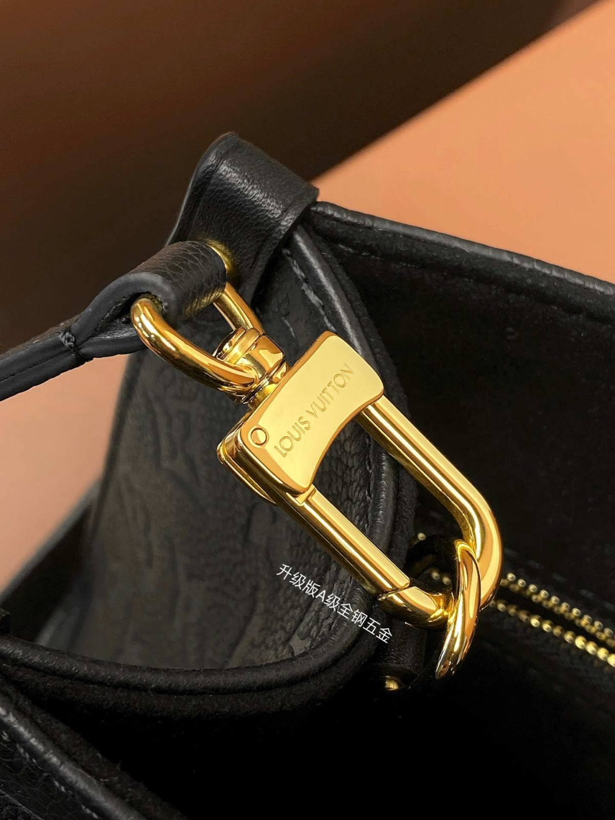 Ellebag’s 1:1 Replica of the Louis Vuitton M45653 ONTHEGO Mini Handbag: A Tribute to Unmatched Craftsmanship and Style(2025 Mar Updated)-最高品質の偽のルイヴィトンバッグオンラインストア、レプリカデザイナーバッグru