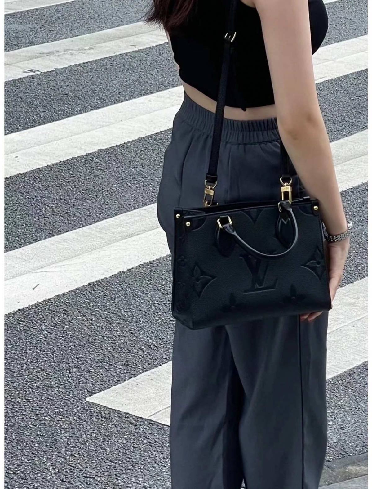 Ellebag’s 1:1 Replica of the Louis Vuitton M45653 ONTHEGO Mini Handbag: A Tribute to Unmatched Craftsmanship and Style(2025 Mar Updated)-最高品質の偽のルイヴィトンバッグオンラインストア、レプリカデザイナーバッグru