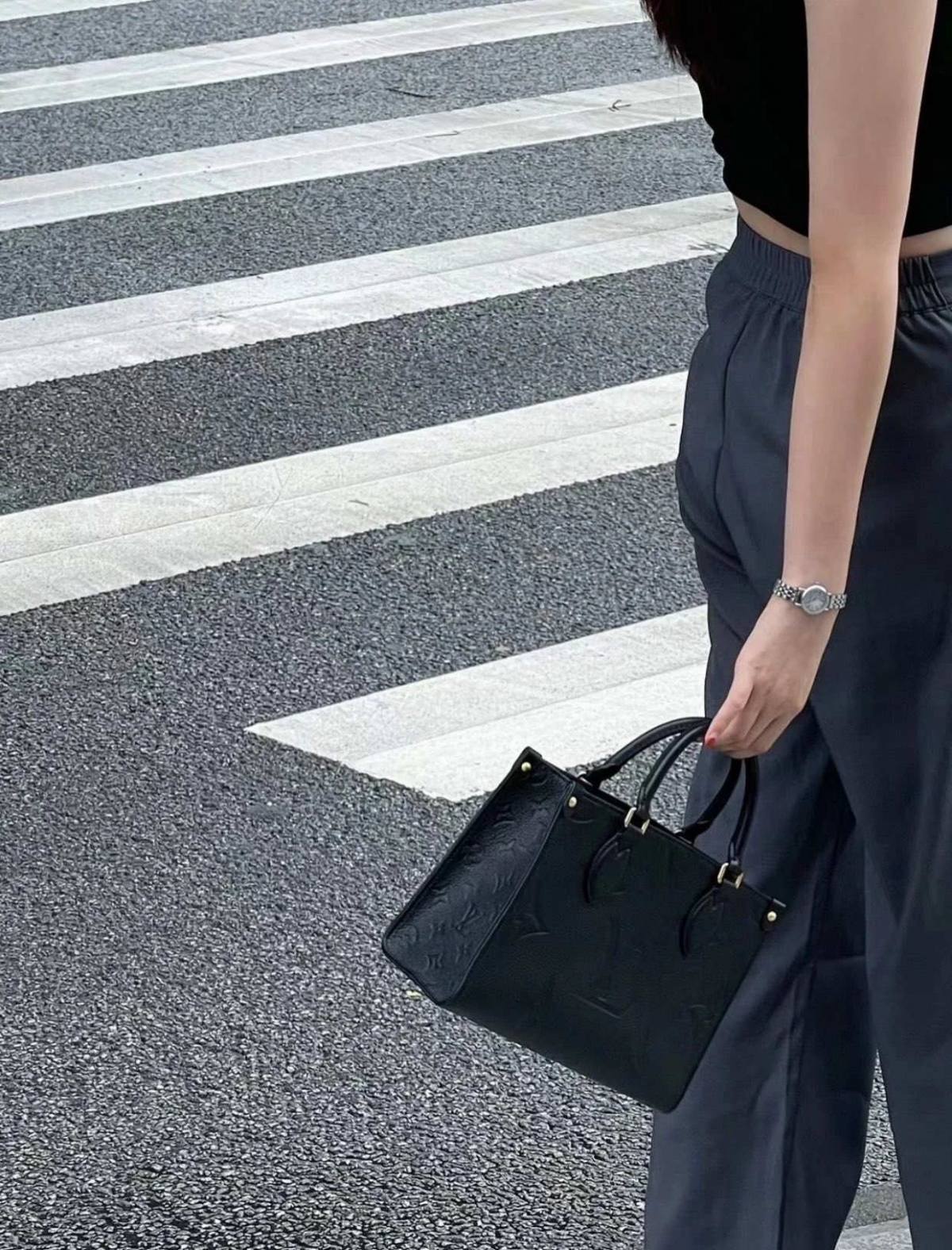 Ellebag’s 1:1 Replica of the Louis Vuitton M45653 ONTHEGO Mini Handbag: A Tribute to Unmatched Craftsmanship and Style(2025 Mar Updated)-最高品質の偽のルイヴィトンバッグオンラインストア、レプリカデザイナーバッグru