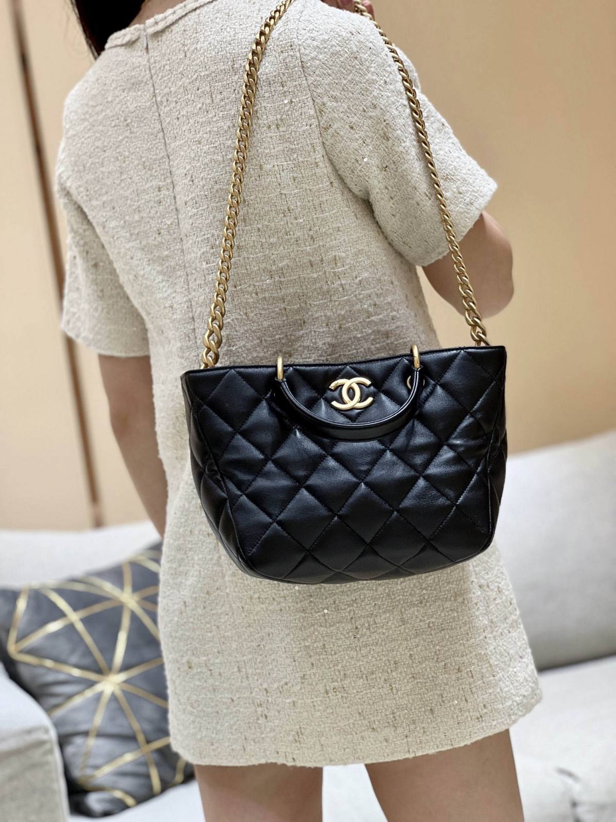 Exploring the Craftsmanship of Ellebag’s Top-Grade Replica: AS4188 Handbag in Black Lambskin with Gold Hardware(2025 Mar Updated)-Интернет-магазин поддельной сумки Louis Vuitton лучшего качества, копия дизайнерской сумки ru