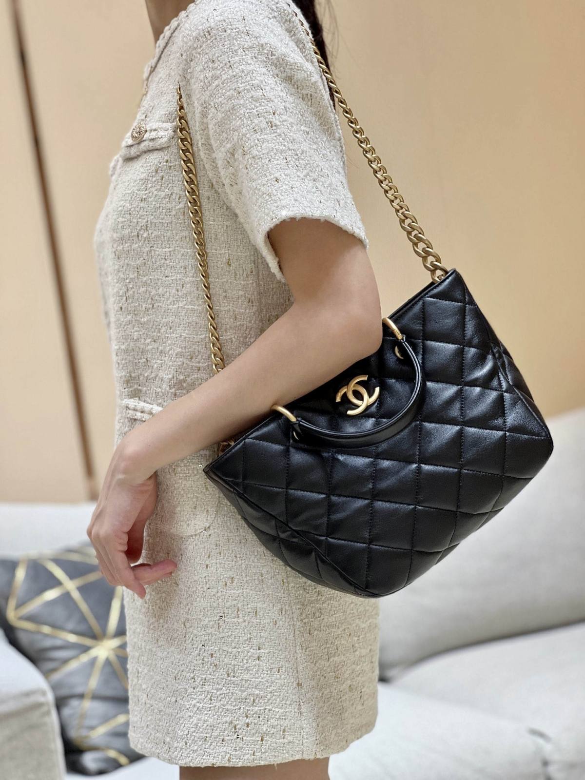 Exploring the Craftsmanship of Ellebag’s Top-Grade Replica: AS4188 Handbag in Black Lambskin with Gold Hardware(2025 Mar Updated)-بہترین معیار کا جعلی لوئس ووٹن بیگ آن لائن اسٹور، ریپلیکا ڈیزائنر بیگ آر یو