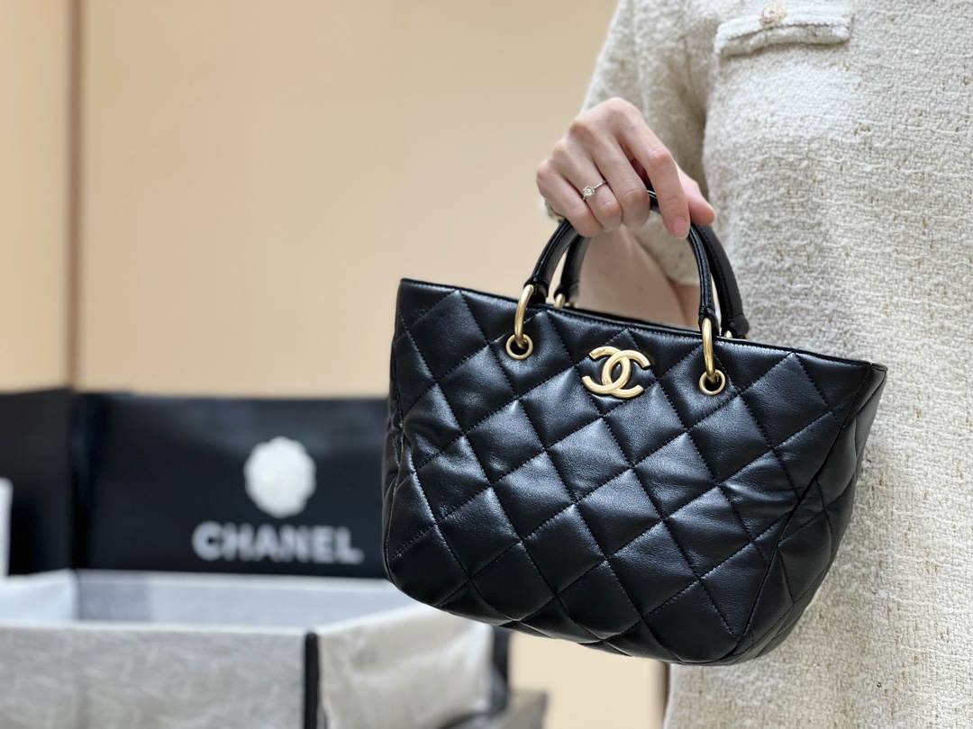 Exploring the Craftsmanship of Ellebag’s Top-Grade Replica: AS4188 Handbag in Black Lambskin with Gold Hardware(2025 Mar Updated)-Beste kwaliteit nep Louis Vuitton tas online winkel, replica designer tas ru