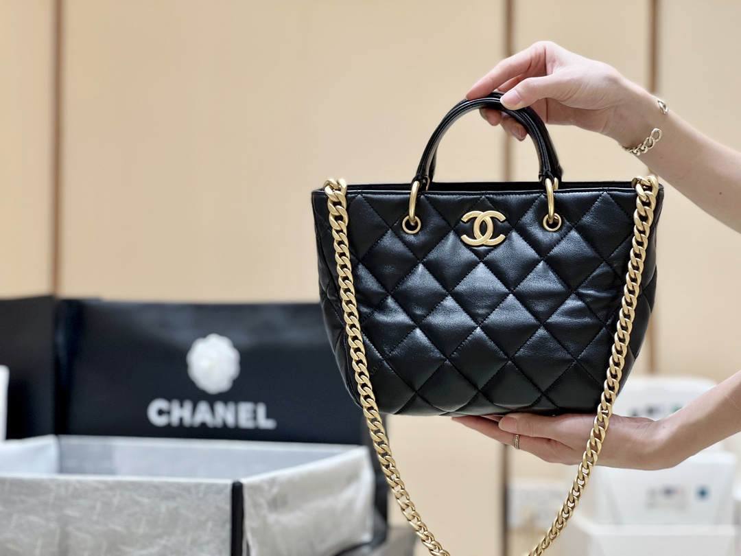 Exploring the Craftsmanship of Ellebag’s Top-Grade Replica: AS4188 Handbag in Black Lambskin with Gold Hardware(2025 Mar Updated)-بہترین معیار کا جعلی لوئس ووٹن بیگ آن لائن اسٹور، ریپلیکا ڈیزائنر بیگ آر یو