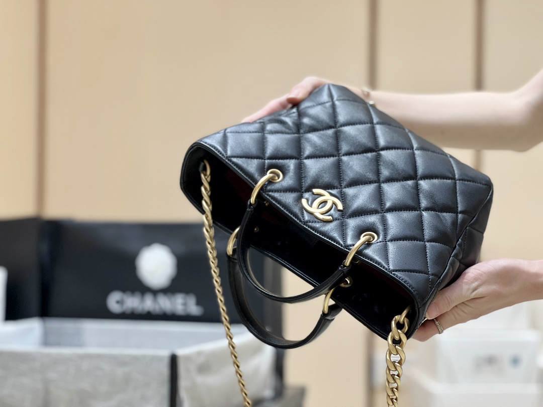 Exploring the Craftsmanship of Ellebag’s Top-Grade Replica: AS4188 Handbag in Black Lambskin with Gold Hardware(2025 Mar Updated)-Bescht Qualitéit Fake Louis Vuitton Bag Online Store, Replica Designer Bag ru