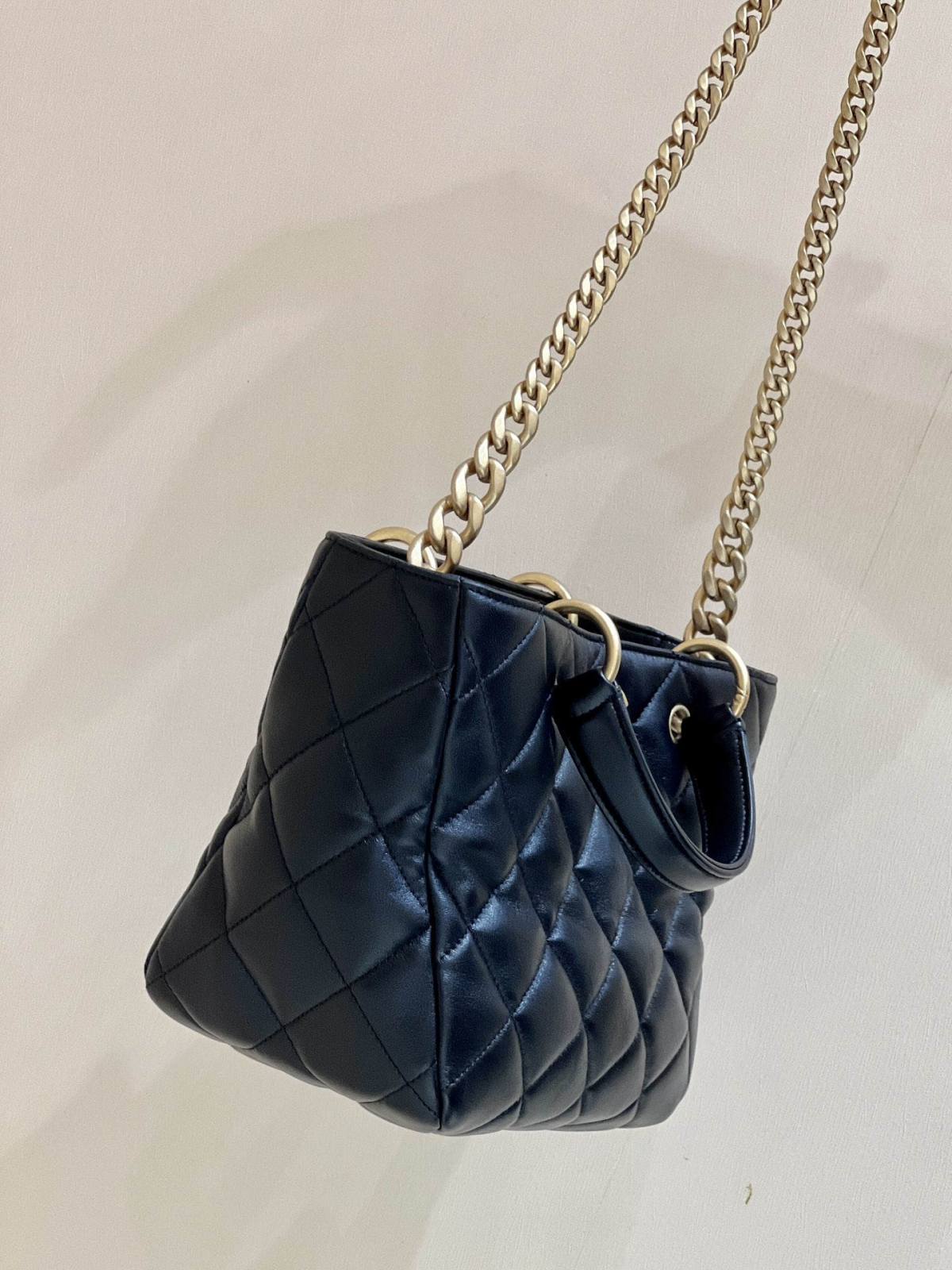 Exploring the Craftsmanship of Ellebag’s Top-Grade Replica: AS4188 Handbag in Black Lambskin with Gold Hardware(2025 Mar Updated)-Bescht Qualitéit Fake Louis Vuitton Bag Online Store, Replica Designer Bag ru