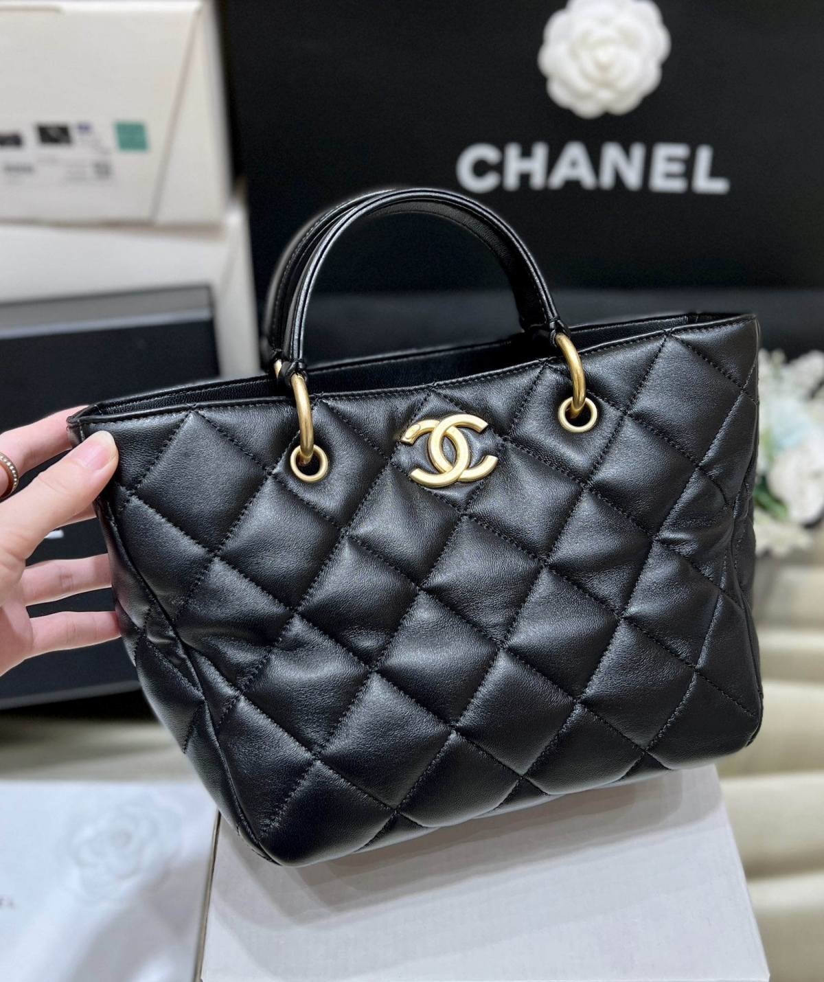 Exploring the Craftsmanship of Ellebag’s Top-Grade Replica: AS4188 Handbag in Black Lambskin with Gold Hardware(2025 Mar Updated)-Best Quality Fake Louis Vuitton Bag Online Store, Replica designer bag ru