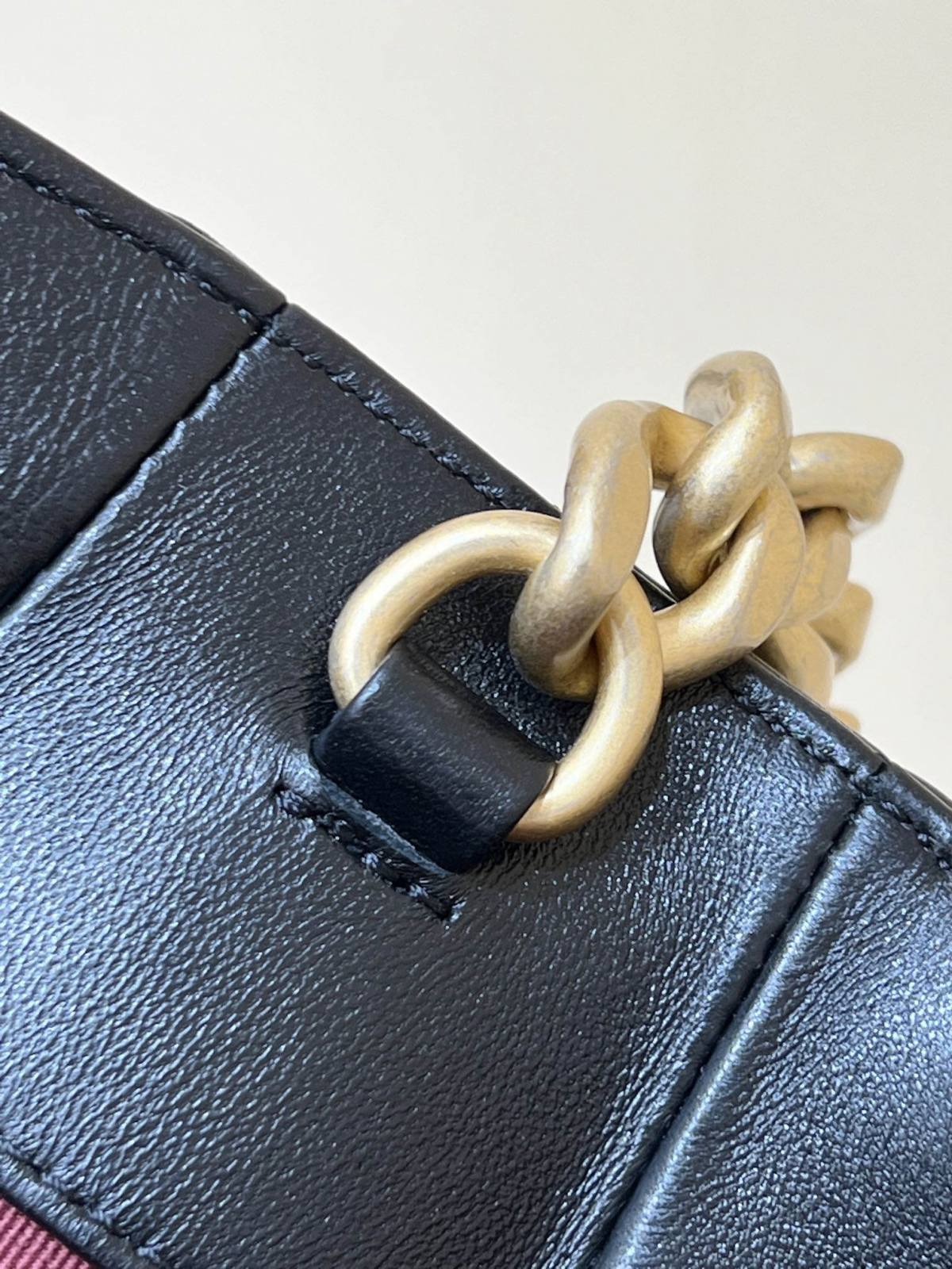 Exploring the Craftsmanship of Ellebag’s Top-Grade Replica: AS4188 Handbag in Black Lambskin with Gold Hardware(2025 Mar Updated)-Online obchod s falošnou taškou Louis Vuitton najvyššej kvality, replika značkovej tašky ru