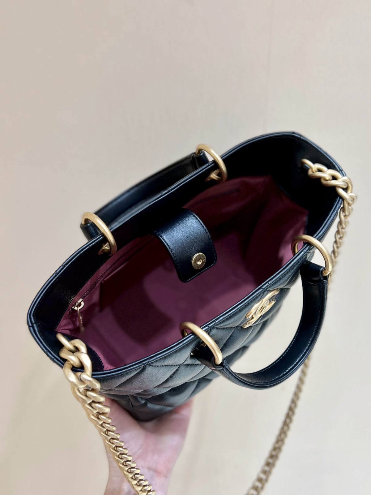 Exploring the Craftsmanship of Ellebag’s Top-Grade Replica: AS4188 Handbag in Black Lambskin with Gold Hardware(2025 Mar Updated)-Best Quality Fake Louis Vuitton Bag Online Store, Replica designer bag ru