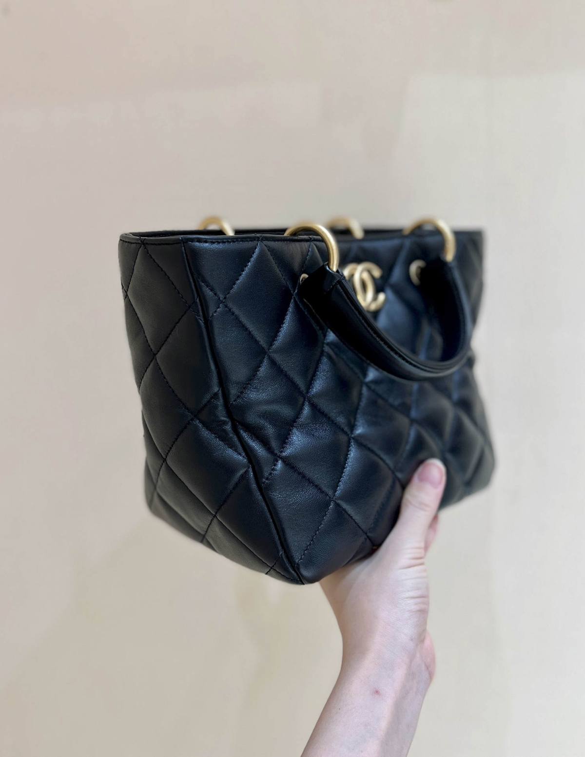 Exploring the Craftsmanship of Ellebag’s Top-Grade Replica: AS4188 Handbag in Black Lambskin with Gold Hardware(2025 Mar Updated)-Bästa kvalitet Fake Louis Vuitton Bag Online Store, Replica designer bag ru