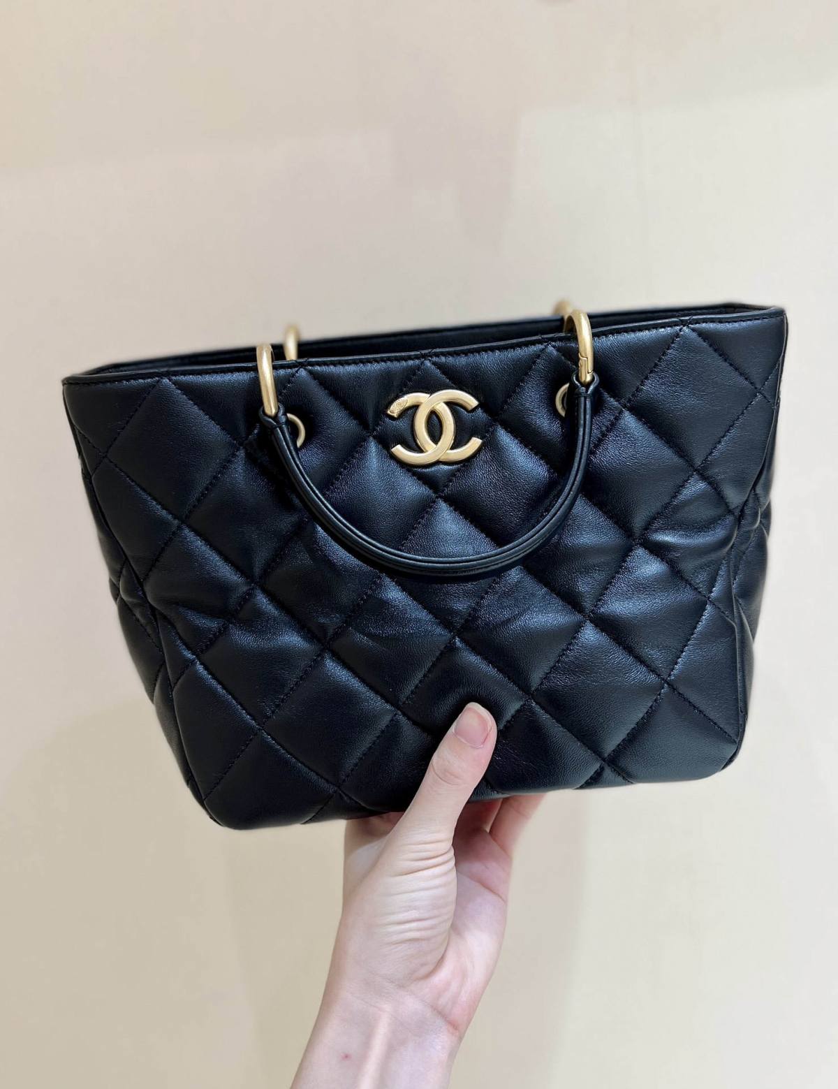 Exploring the Craftsmanship of Ellebag’s Top-Grade Replica: AS4188 Handbag in Black Lambskin with Gold Hardware(2025 Mar Updated)-بہترین معیار کا جعلی لوئس ووٹن بیگ آن لائن اسٹور، ریپلیکا ڈیزائنر بیگ آر یو