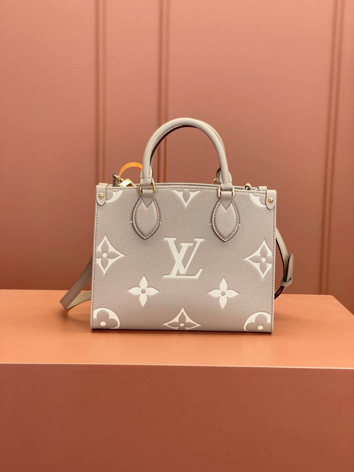 Ellebag’s 1:1 Replica of the Louis Vuitton M45779 ONTHEGO Mini Handbag: A Masterful Recreation of Timeless Luxury(2025 Mar Updated)-最好的質量假路易威登包網上商店，複製設計師包 ru