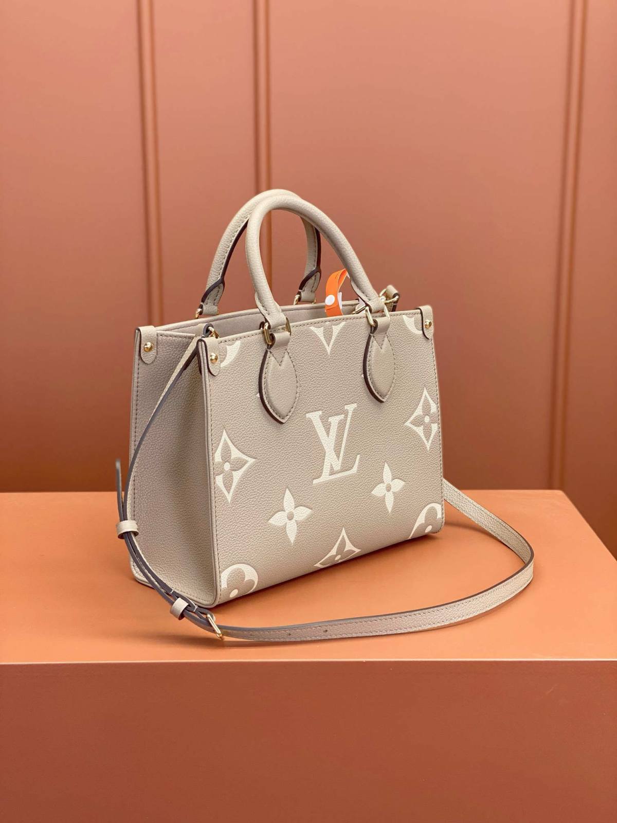 Ellebag’s 1:1 Replica of the Louis Vuitton M45779 ONTHEGO Mini Handbag: A Masterful Recreation of Timeless Luxury(2025 Mar Updated)-Best Quality Replica designer Bag factory in China