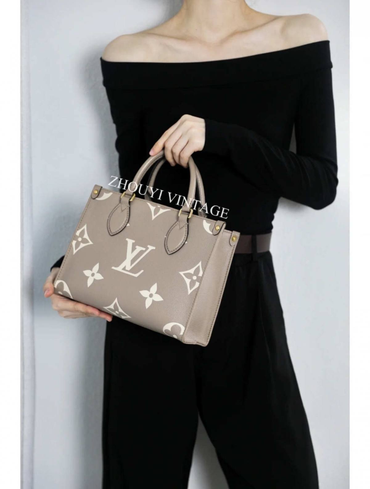 Ellebag’s 1:1 Replica of the Louis Vuitton M45779 ONTHEGO Mini Handbag: A Masterful Recreation of Timeless Luxury(2025 Mar Updated)-Toko Online Tas Louis Vuitton Palsu Kualitas Terbaik, Tas desainer replika ru