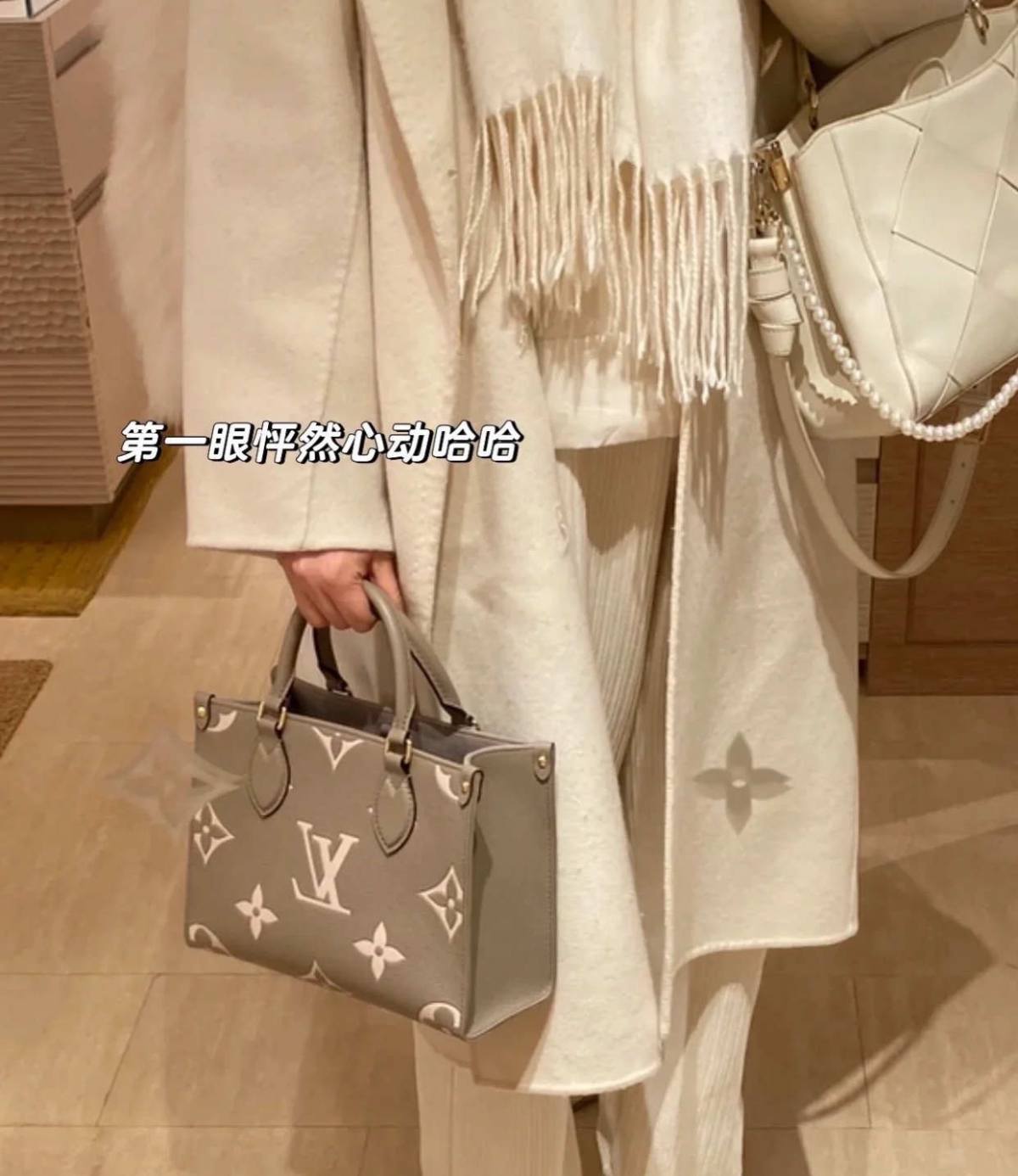 Ellebag’s 1:1 Replica of the Louis Vuitton M45779 ONTHEGO Mini Handbag: A Masterful Recreation of Timeless Luxury(2025 Mar Updated)-Pangalusna kualitas palsu Louis Vuitton Kantong Toko Online, Replica desainer kantong ru