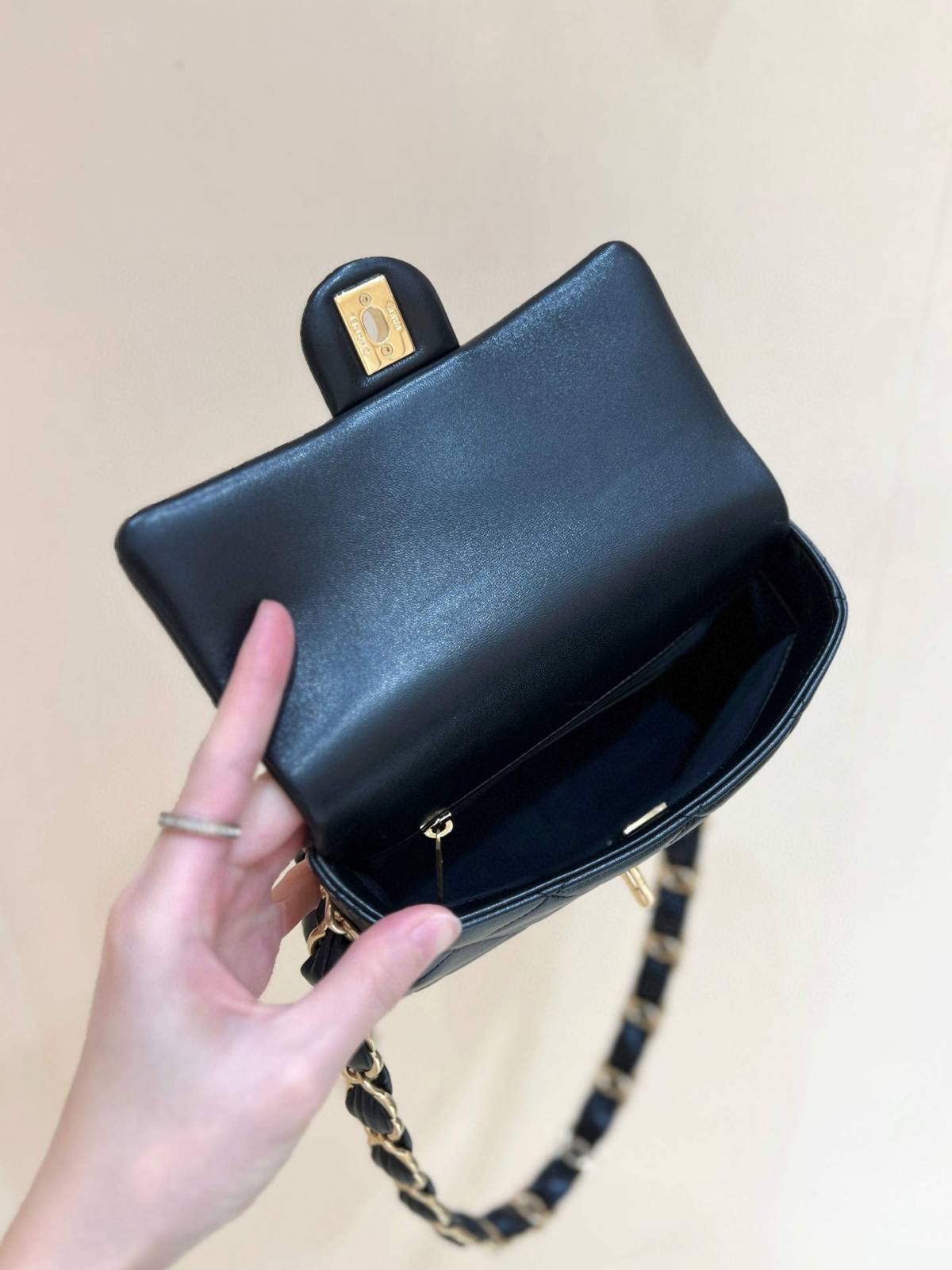 Exploring the Craftsmanship of Ellebag super replica Chanel AS5174 Bag(2025 Mar Updated)-Botiga en línia de bosses falses de Louis Vuitton de millor qualitat, rèplica de bosses de disseny ru