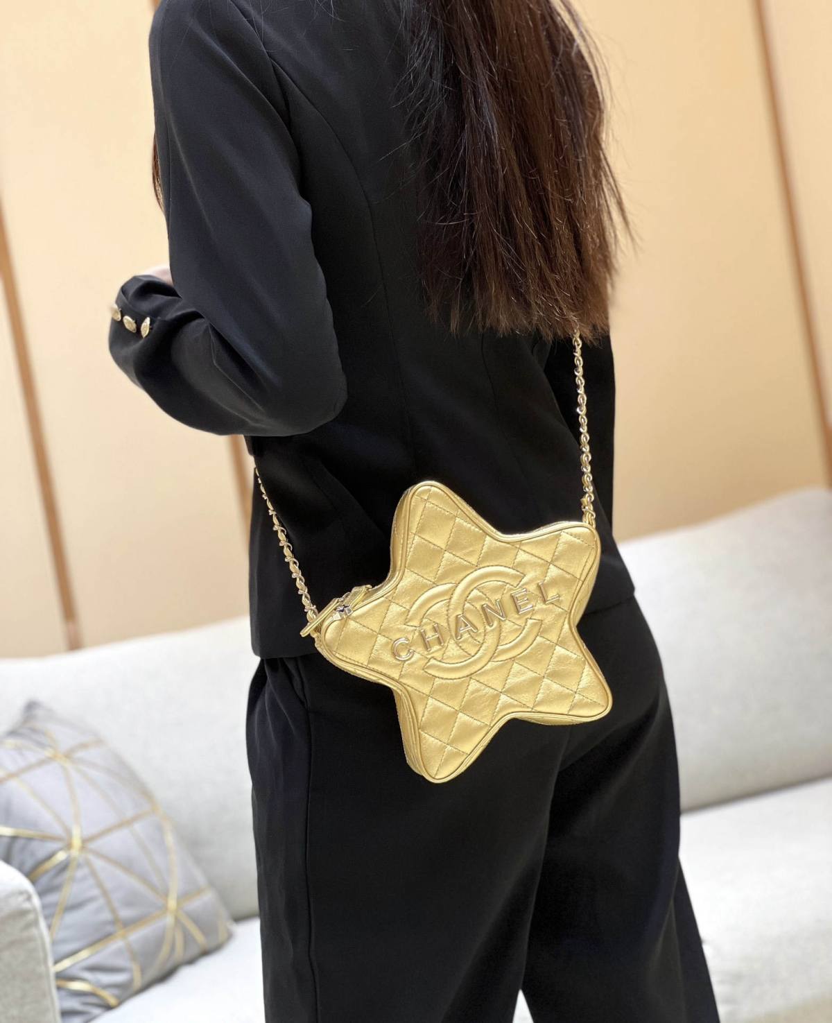 Exploring the Craftsmanship of Ellebag’s Top-Grade Replica: AS4579 Handbag in Shiny Finish with Champagne Gold Hardware(2025 Mar Updated)-Botiga en línia de bosses falses de Louis Vuitton de millor qualitat, rèplica de bosses de disseny ru