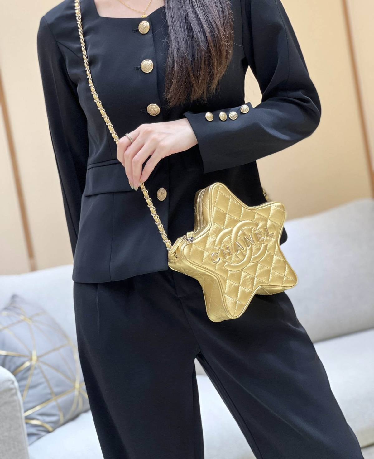 Exploring the Craftsmanship of Ellebag’s Top-Grade Replica: AS4579 Handbag in Shiny Finish with Champagne Gold Hardware(2025 Mar Updated)-Kedai Dalam Talian Beg Louis Vuitton Palsu Kualiti Terbaik, Beg reka bentuk replika ru