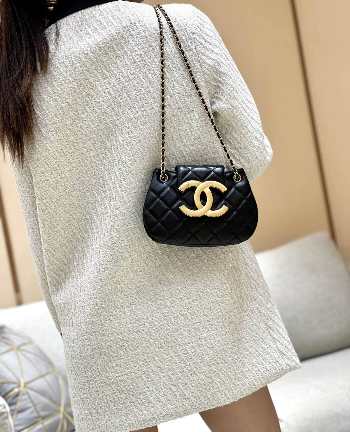 Exploring the Craftsmanship of Ellebag’s Top-Grade Replica: AS4609 Handbag in Black Lambskin with Gold Hardware(2025 Mar Updated)-Loja online de bolsa Louis Vuitton falsa de melhor qualidade, bolsa de designer de réplica ru