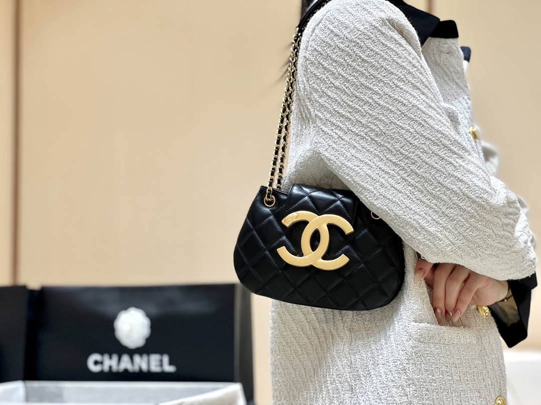 Exploring the Craftsmanship of Ellebag’s Top-Grade Replica: AS4609 Handbag in Black Lambskin with Gold Hardware(2025 Mar Updated)-Umgangatho ogqwesileyo woMgangatho weFake weLouis Vuitton kwiVenkile ye-Intanethi, ibhegi yomyili weReplica ru