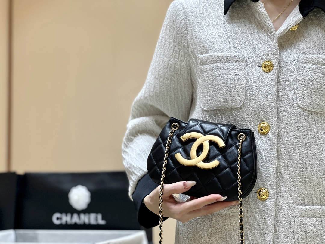 Exploring the Craftsmanship of Ellebag’s Top-Grade Replica: AS4609 Handbag in Black Lambskin with Gold Hardware(2025 Mar Updated)-Kedai Dalam Talian Beg Louis Vuitton Palsu Kualiti Terbaik, Beg reka bentuk replika ru