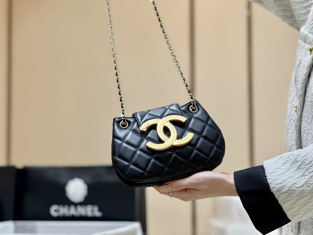 Exploring the Craftsmanship of Ellebag’s Top-Grade Replica: AS4609 Handbag in Black Lambskin with Gold Hardware(2025 Mar Updated)-Umgangatho ogqwesileyo woMgangatho weFake weLouis Vuitton kwiVenkile ye-Intanethi, ibhegi yomyili weReplica ru