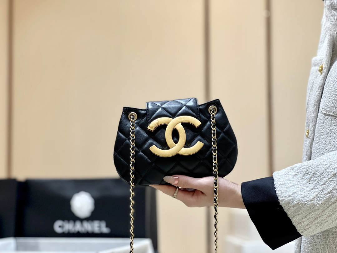 Exploring the Craftsmanship of Ellebag’s Top-Grade Replica: AS4609 Handbag in Black Lambskin with Gold Hardware(2025 Mar Updated)-L-Aħjar Kwalità Foloz Louis Vuitton Bag Online Store, Replica designer bag ru