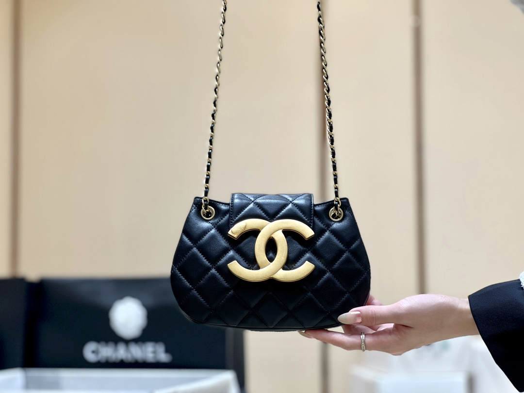 Exploring the Craftsmanship of Ellebag’s Top-Grade Replica: AS4609 Handbag in Black Lambskin with Gold Hardware(2025 Mar Updated)-L-Aħjar Kwalità Foloz Louis Vuitton Bag Online Store, Replica designer bag ru