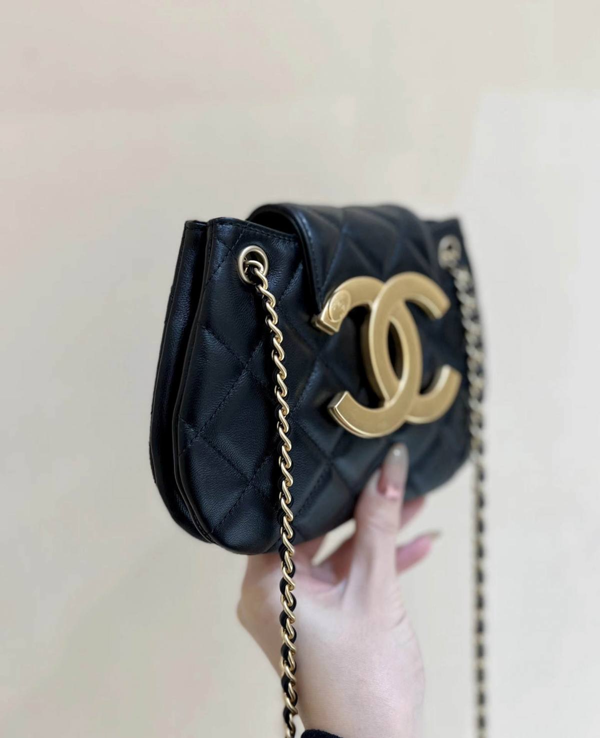 Exploring the Craftsmanship of Ellebag’s Top-Grade Replica: AS4609 Handbag in Black Lambskin with Gold Hardware(2025 Mar Updated)-Best Quality Fake Louis Vuitton Bag Online Store, Replica designer bag ru