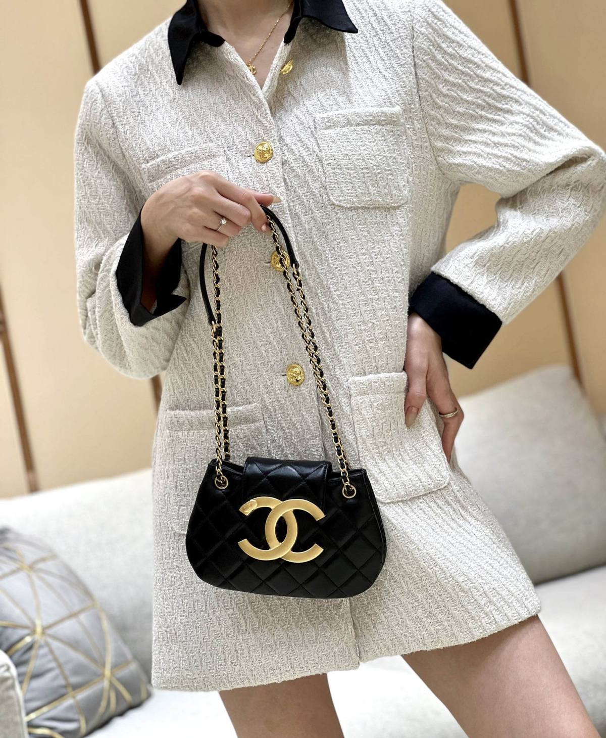 Exploring the Craftsmanship of Ellebag’s Top-Grade Replica: AS4609 Handbag in Black Lambskin with Gold Hardware(2025 Mar Updated)-Kedai Dalam Talian Beg Louis Vuitton Palsu Kualiti Terbaik, Beg reka bentuk replika ru