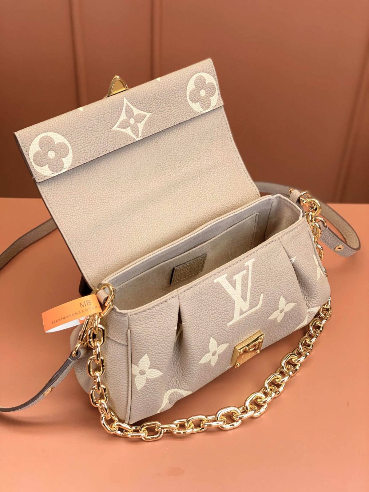 Ellebag’s 1:1 Replica of the Louis Vuitton M45836 FAVORITE Handbag: A Tribute to Timeless Luxury Craftsmanship(2025 Mar Updated)-ʻOi aku ka maikaʻi o ka ʻeke Louis Vuitton ʻeke hoʻopunipuni ma ka hale kūʻai pūnaewele, ʻeke hoʻolālā kope ru