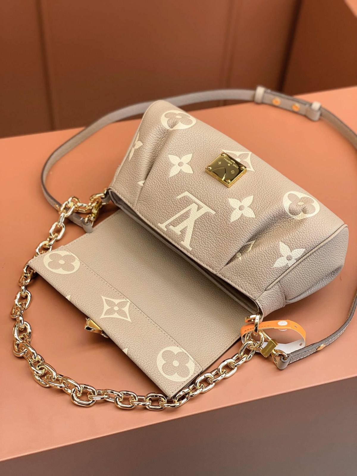 Ellebag’s 1:1 Replica of the Louis Vuitton M45836 FAVORITE Handbag: A Tribute to Timeless Luxury Craftsmanship(2025 Mar Updated)-最高品質の偽のルイヴィトンバッグオンラインストア、レプリカデザイナーバッグru