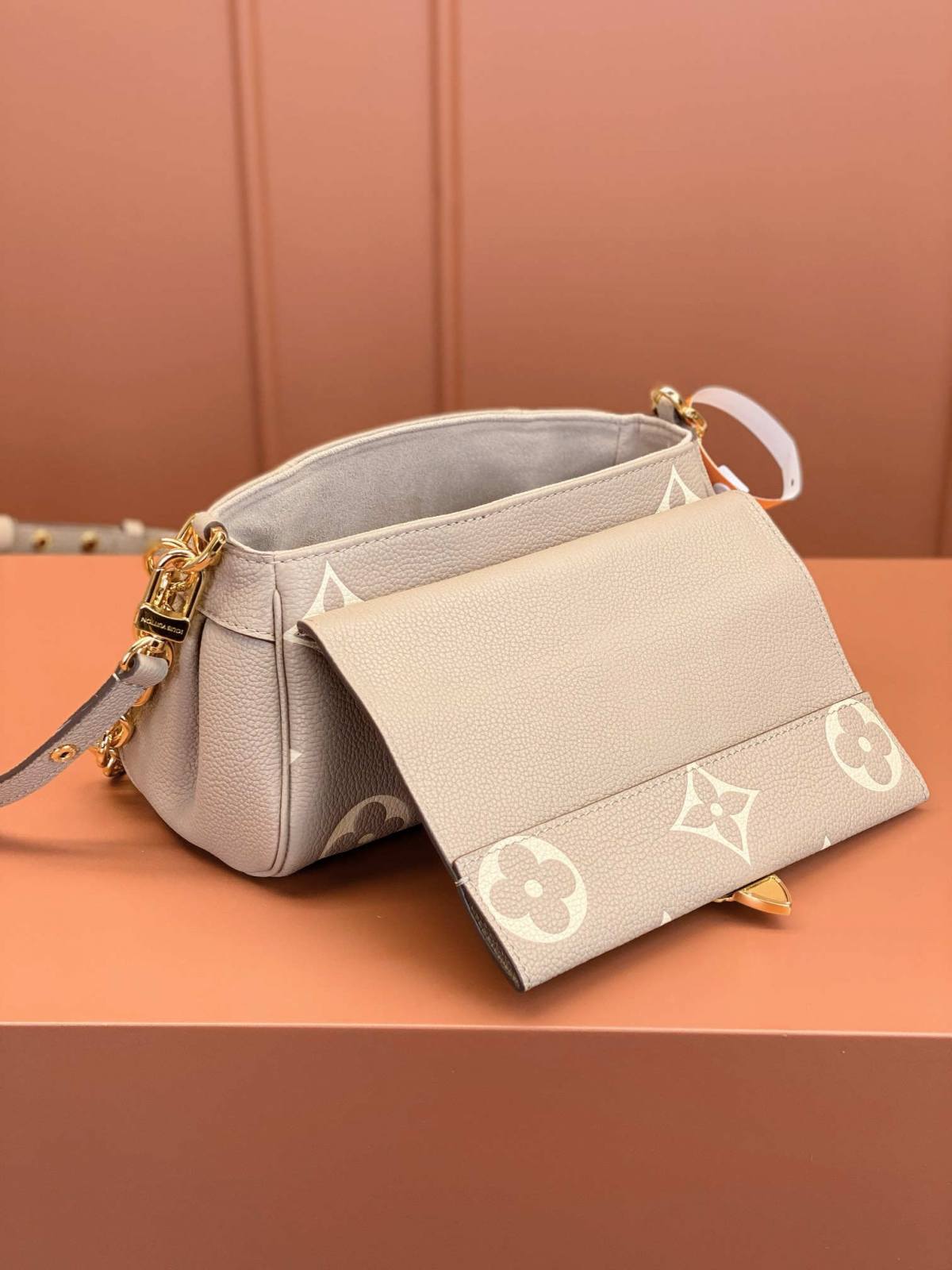 Ellebag’s 1:1 Replica of the Louis Vuitton M45836 FAVORITE Handbag: A Tribute to Timeless Luxury Craftsmanship(2025 Mar Updated)-Toko Online Tas Louis Vuitton Palsu Kualitas Terbaik, Tas desainer replika ru