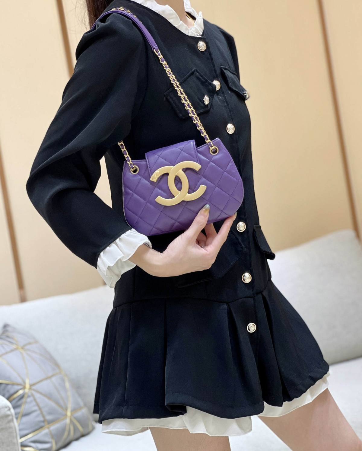 Exploring the Craftsmanship of Ellebag’s Top-Grade Replica: AS4609 Handbag in Purple Lambskin with Gold Hardware(2025 Mar Updated)-Інтэрнэт-крама падробленай сумкі Louis Vuitton лепшай якасці, рэплікі дызайнерскай сумкі ru